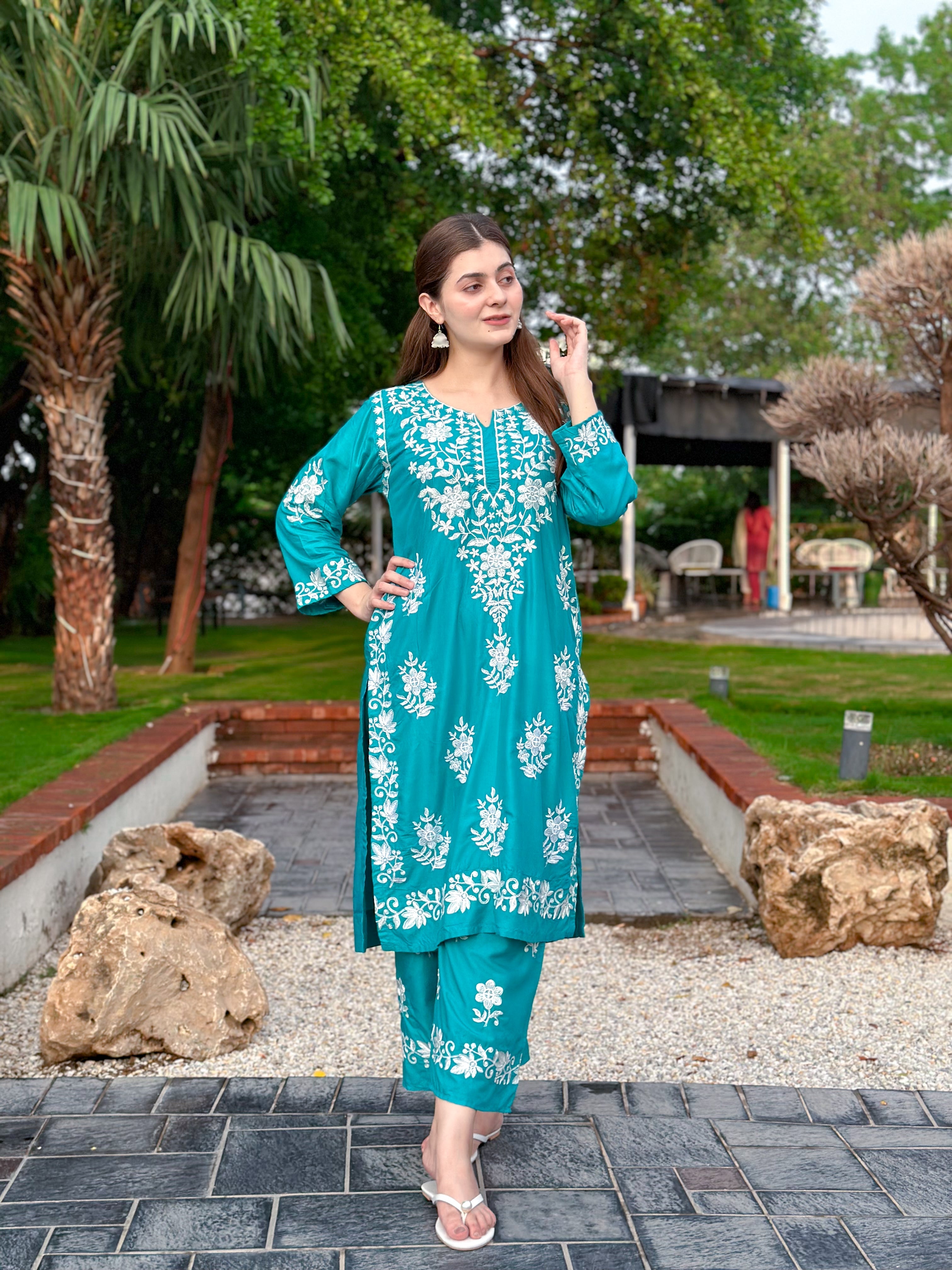 INDIAN CHIKANKARI LONG LENGHT 2Pc